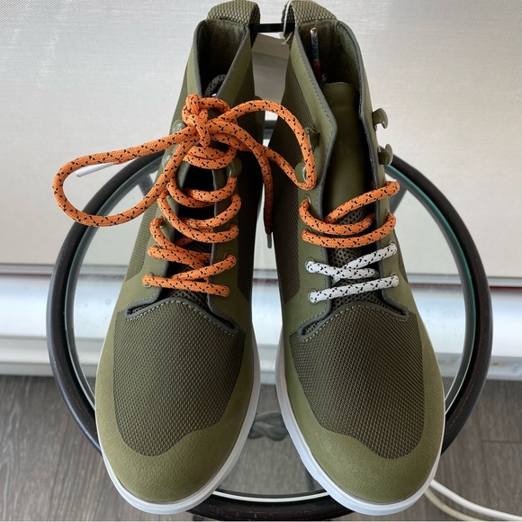 Native Fitzroy sample bootie in great military green colour. Sample size 7 women - Picture 3 of 7